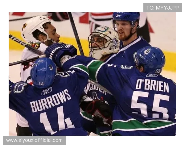 哈贝勒与埃姆雷-詹冲突瞬间,裁判介入